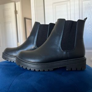 Soda Chelsea Boots